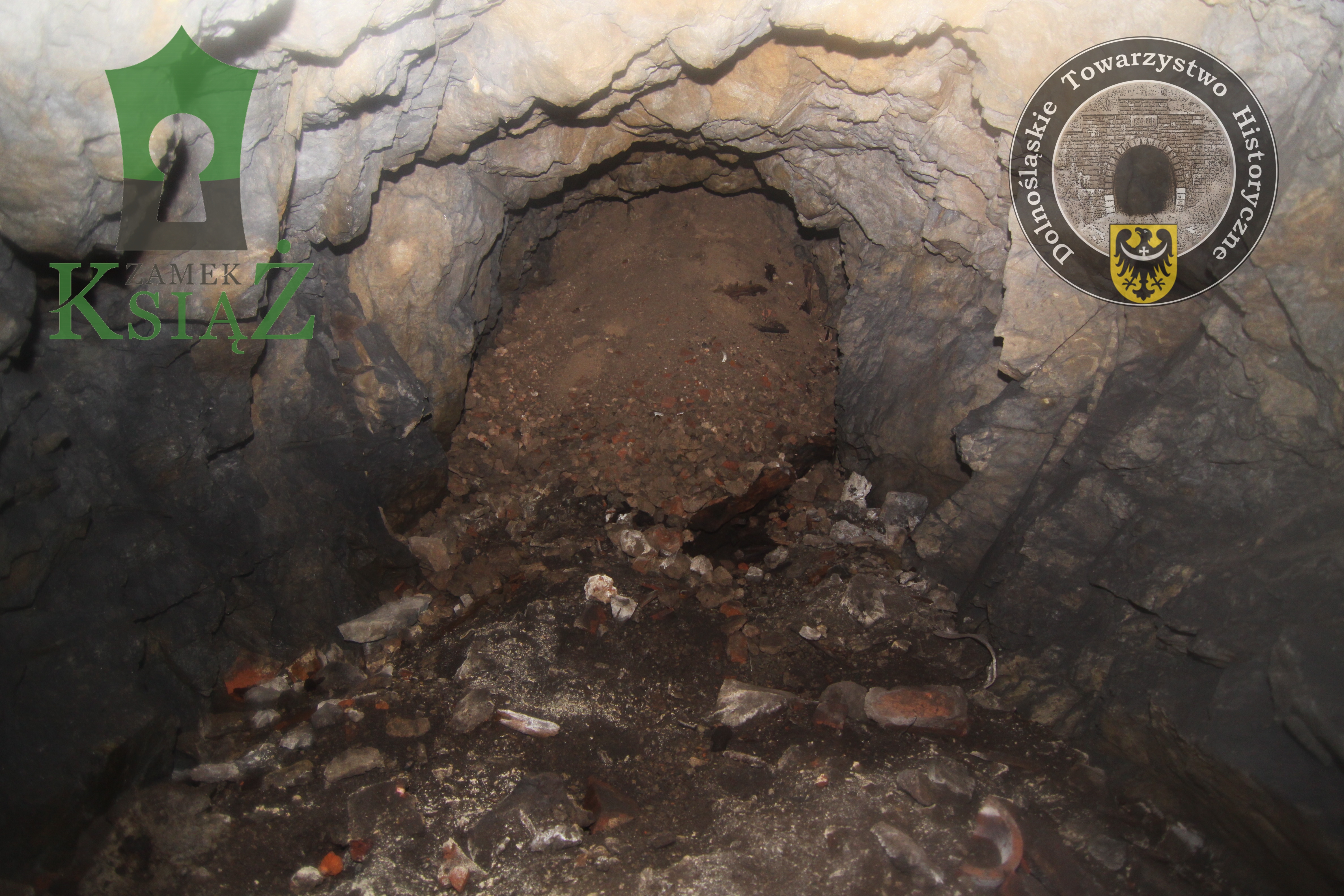 odkryty chodnik - tunel techniczny