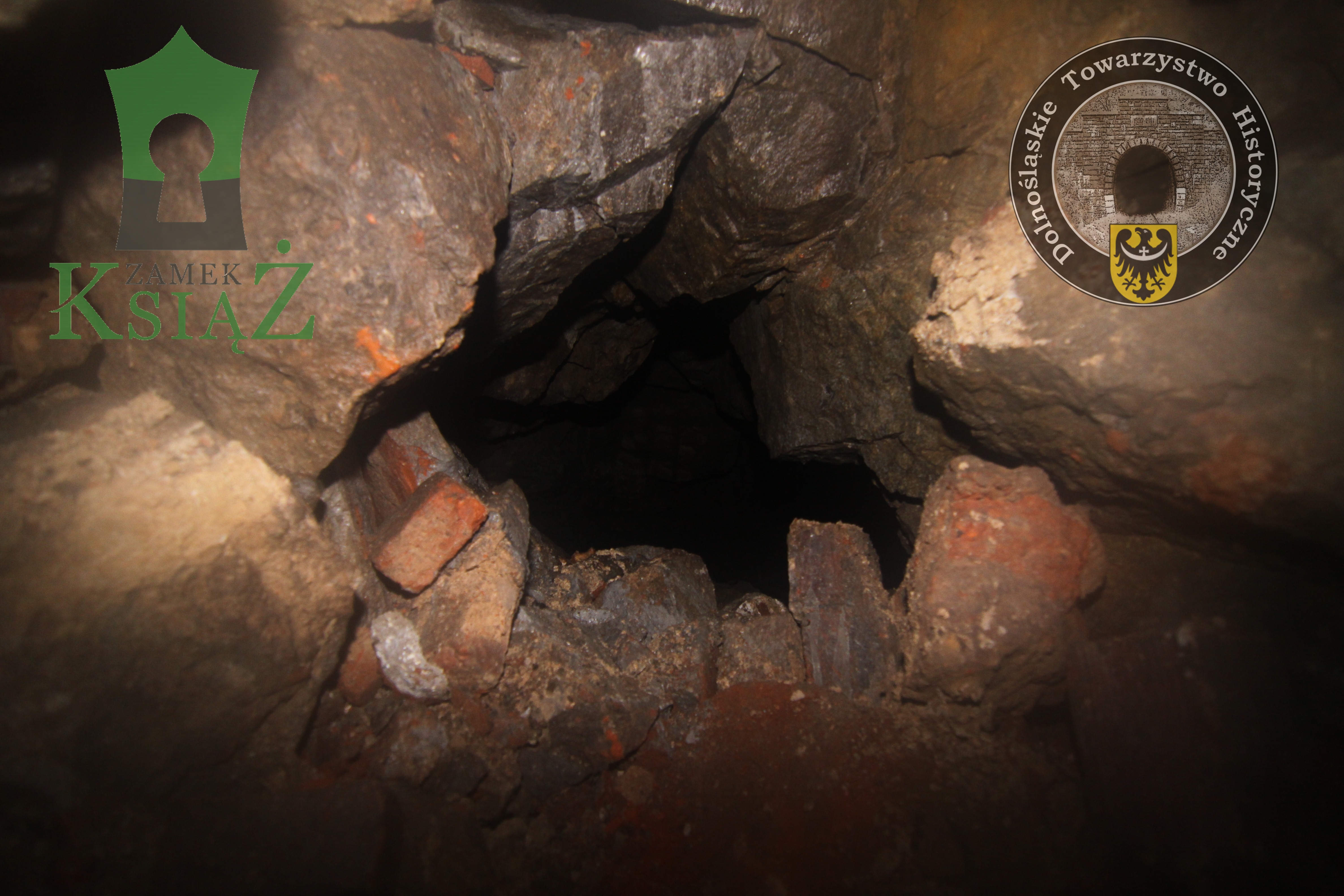 przejście do tunelu technicznego/bocznego chodnika po odgruzowaniu